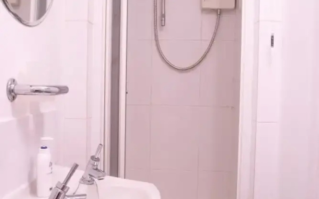 2 Bedroom Property Near Old Town
