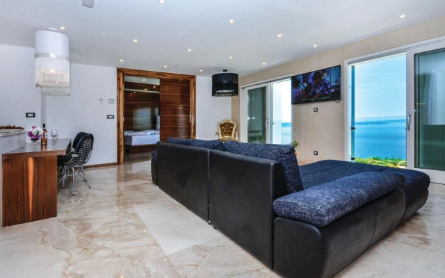 Awesome Home in Podstrana With Wifi and 8 Bedrooms