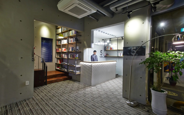 Hotel The May