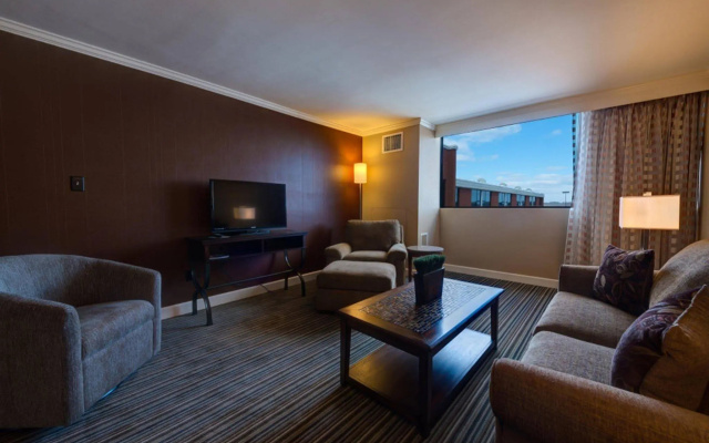 DoubleTree by Hilton Akron Fairlawn