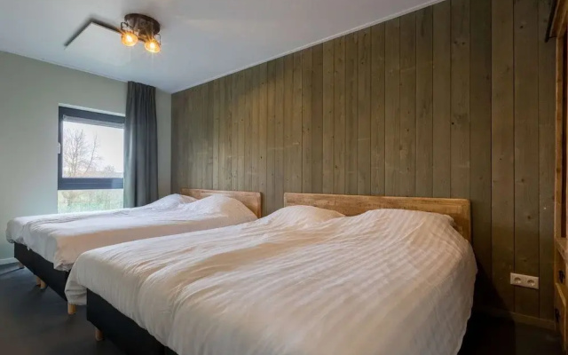 House in Vrouwenpolder near Beach