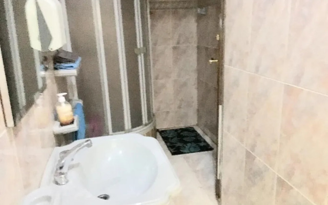 One Bedroom Apartment City Views Local to Airport