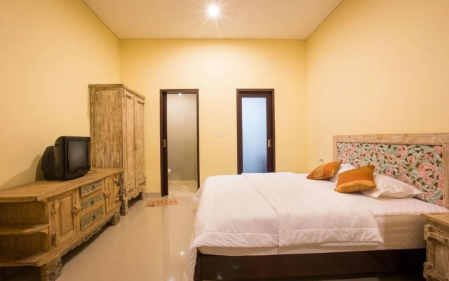 Candra Guest House