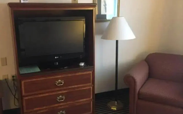 Evergreen Inn and Suites