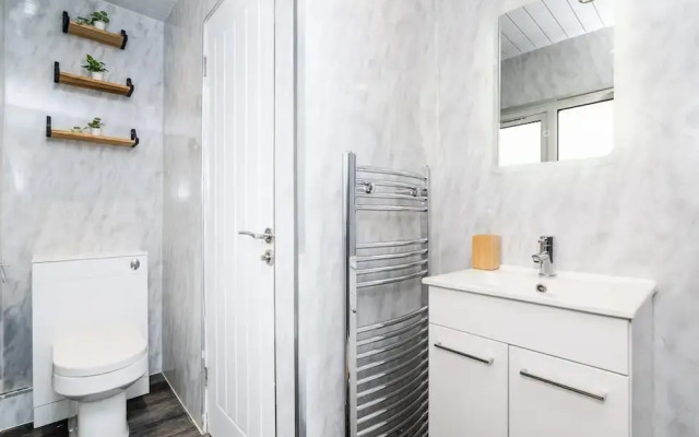 3 Bed House With Driveway
