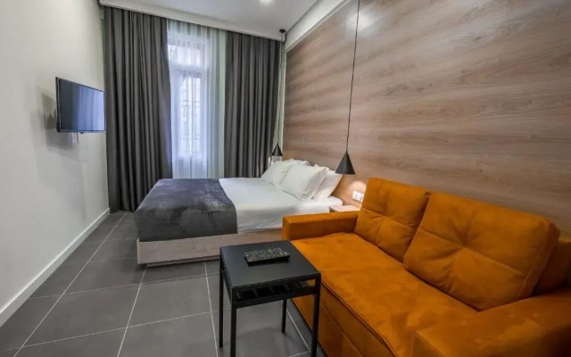 8 Rooms Apartotel On Meidan