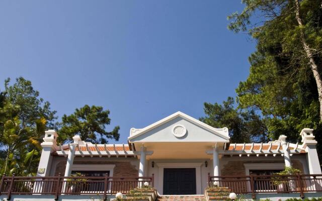 Отель Tuan Chau Island Holiday Villa Halong Bay Вьетнам, Халонг - отзывы, цены и фото номеров - забронировать отель Tuan Chau Island Holiday Villa Halong Bay онлайн вид на фасад
