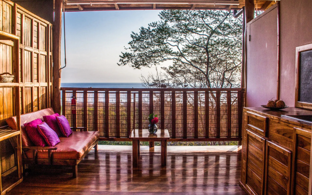 Vista Naranja Ocean View Suite Apartments