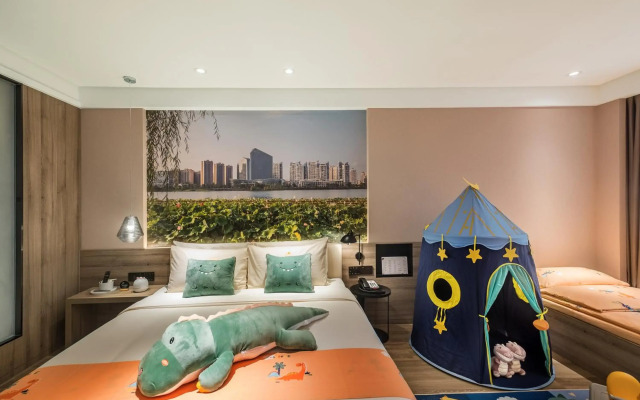 Atour Hotel (Suining Chuanshan High-speed Railway Station)