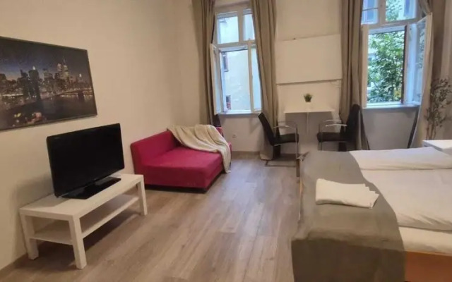 Charming 1BR Apt Near Central Vienna
