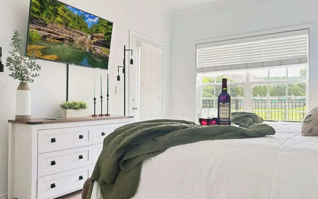 Branson Escape: Pool, Game Table, Sleeps up to 10!