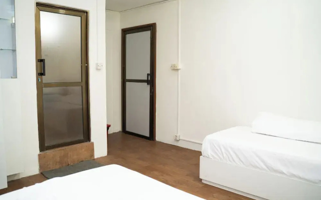Aarya Wellness & Hostel