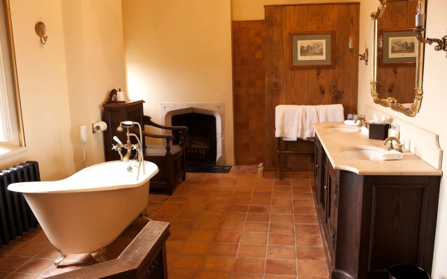 Thornbury Lodge