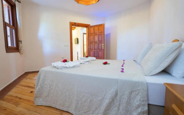 Dort Mevsim Butik Otel