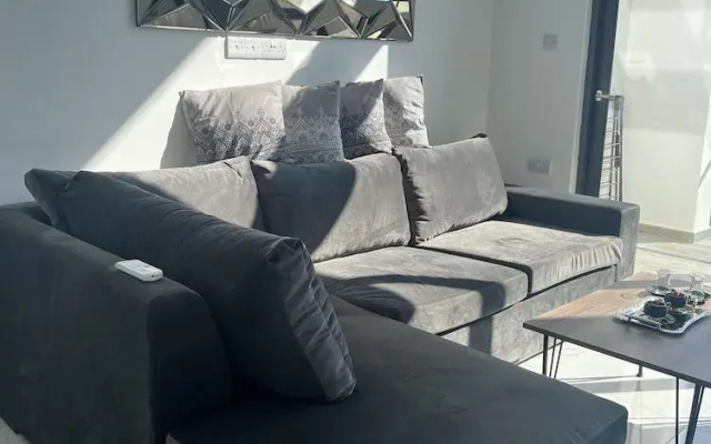 Hermes Penthouse Apartment With Mountain View