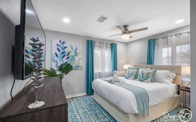 Chic 8BR with Heated Pool & Waterview