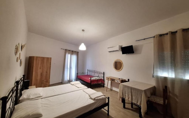 Nikos Hotel