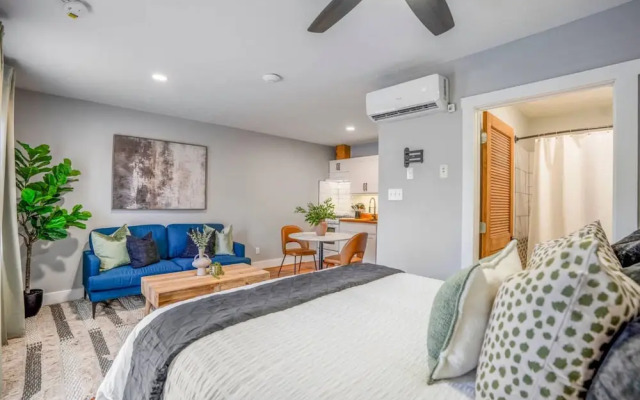 East End Studio Close to Houston Hotspots
