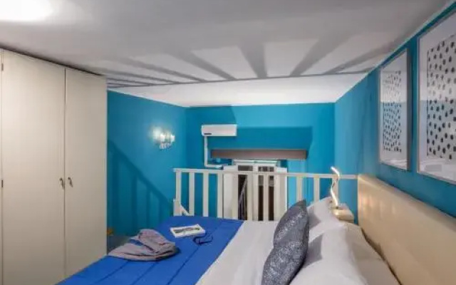 Pantheon Blue Petite Maison