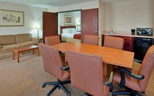 Baymont Inn & Suites Highland
