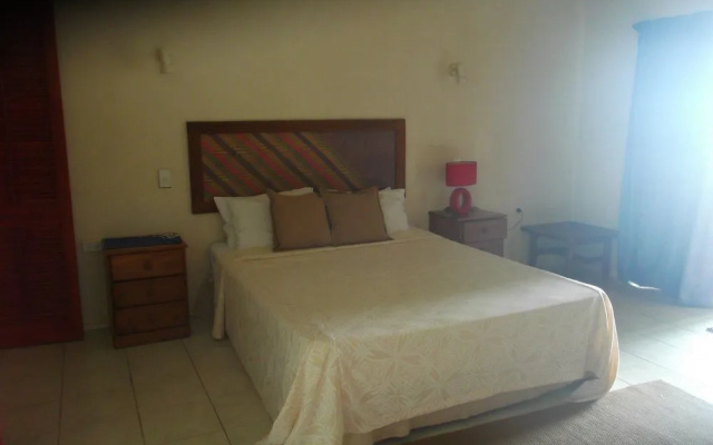Muriavai Bungalows