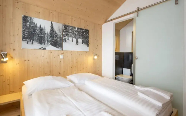 Charming Chalet With Indoor hot tub