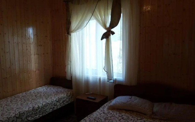 Roxana Guest House