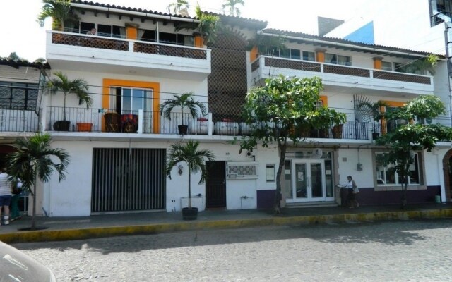 Отель La Iguana de Oro Vallarta вид на фасад