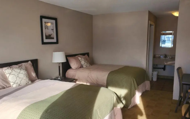 Shoreside Inn & Suites