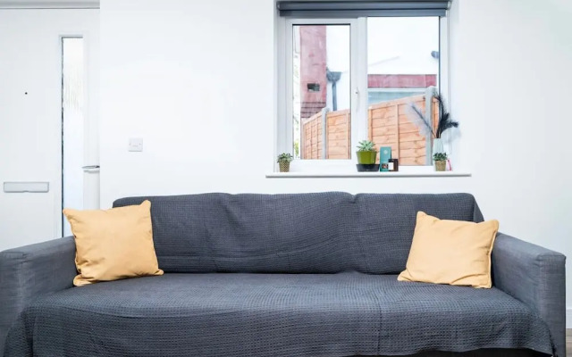 Modern Apartment in Enfield With Comfort