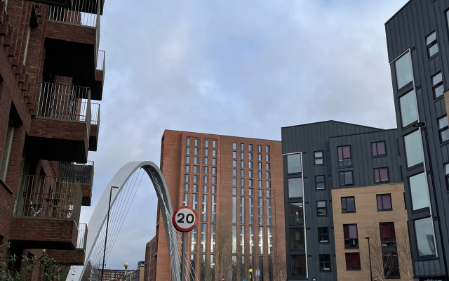 Entire Captivating 2-bed House in Manchester