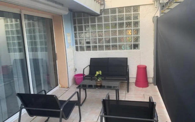 Petit appartement chez l’hôte avec piscine