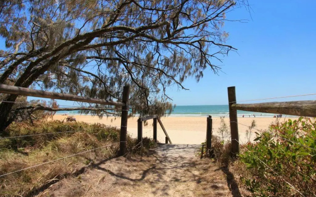 20 Steps to the Sand!