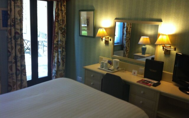 Cotswold Lodge Hotel 0