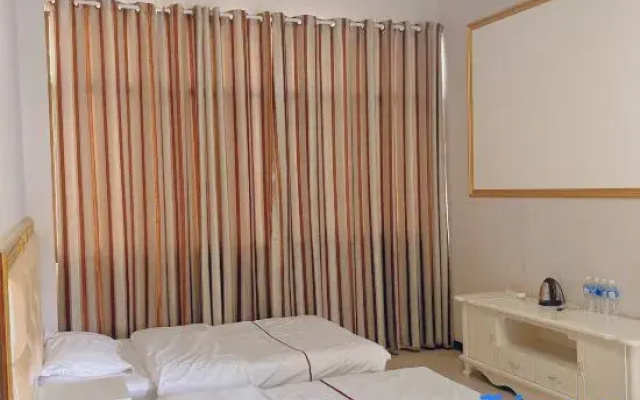 Taoyuan Huayu Hotel (Jianshui Purple Pottery Street Guangci Lake)