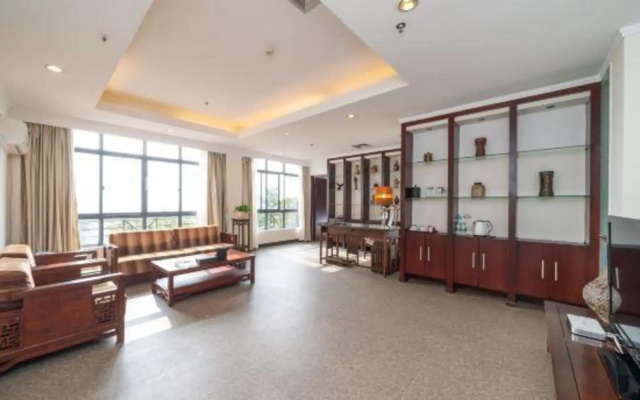Beihai Seaview Caiyun Hotel (Qiaogang Beach Qiaogang Fengqing Street)