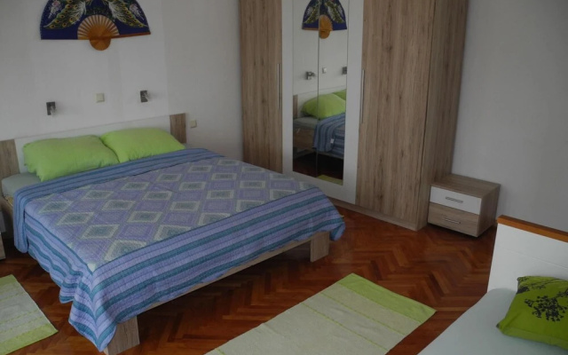 Apartment Jasminka 4 1 pax Dole