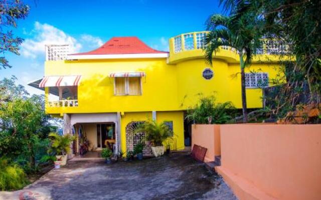 Отель Ackee Tree Sea View Villa вид на фасад