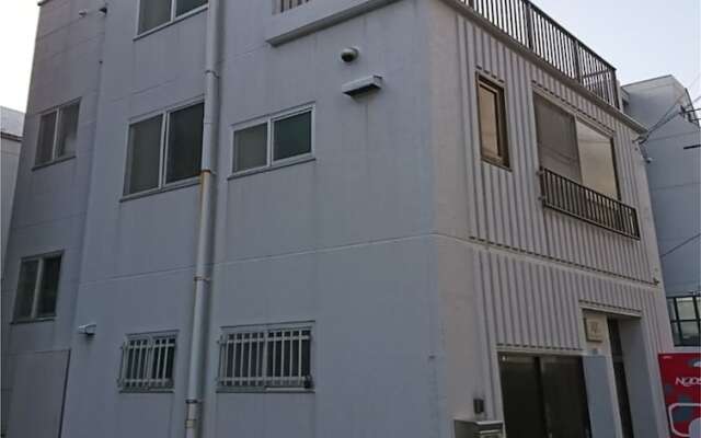 Отель AMP FLAT Tenjin Minami Фукуока вид на фасад