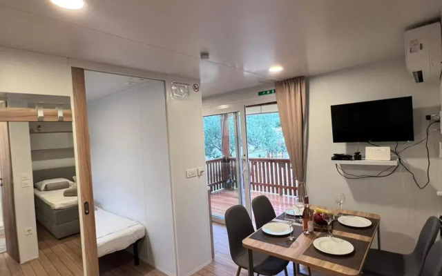Mobile House F&L