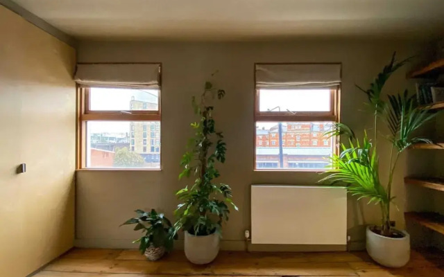 Bright, Spacious Two-bed in Hackney