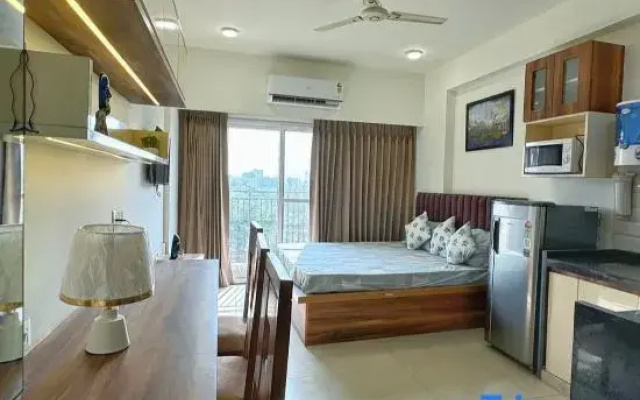 Modern Studio Near Bombay Hospital |Juliet Balcony
