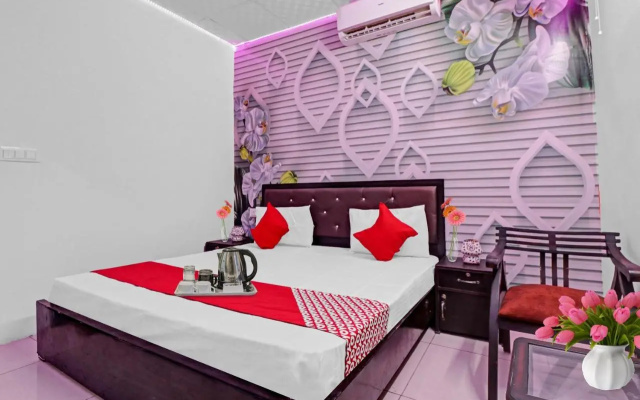 OYO 88123 Hotel Small Town
