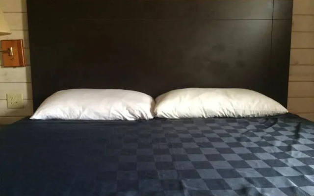 Travelodge Inn & Suites by Wyndham San Antonio Airport