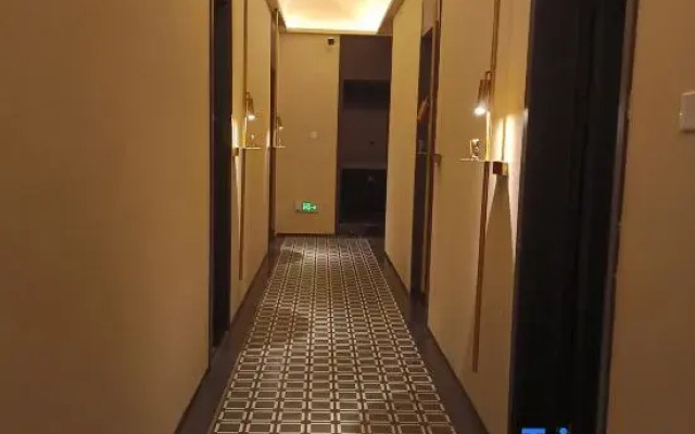 Tongqi Lanting Hotel (Fucheng District Yuewang Tower)