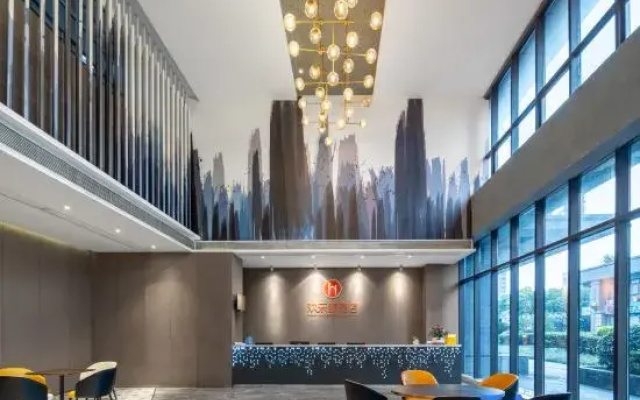Huanlesong Hotel (Jiaxing Zhongguancun Wanli Square)