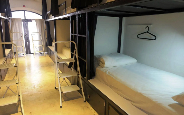 Seek Sleep Hostel