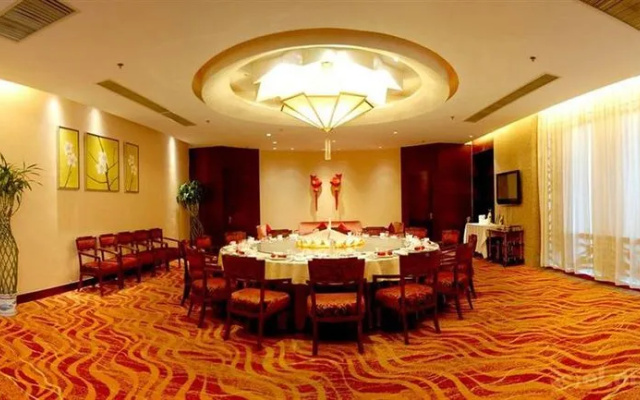 Inzone Garland Hotel