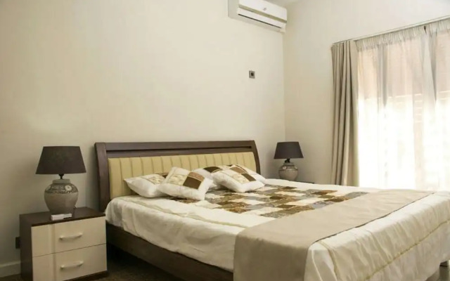 Modern 2-bed Sleeps 4 With Balcony