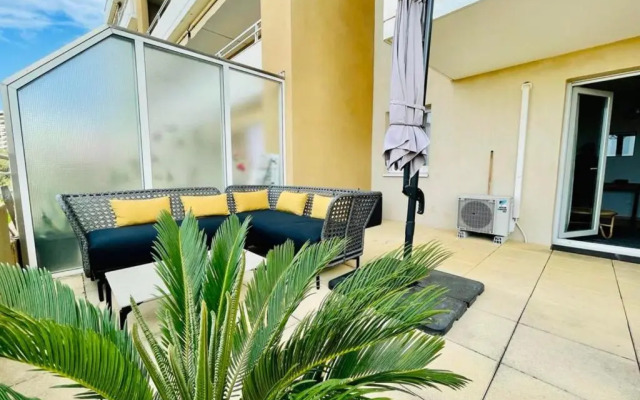Magnificent 40m With Terrace And Sea View